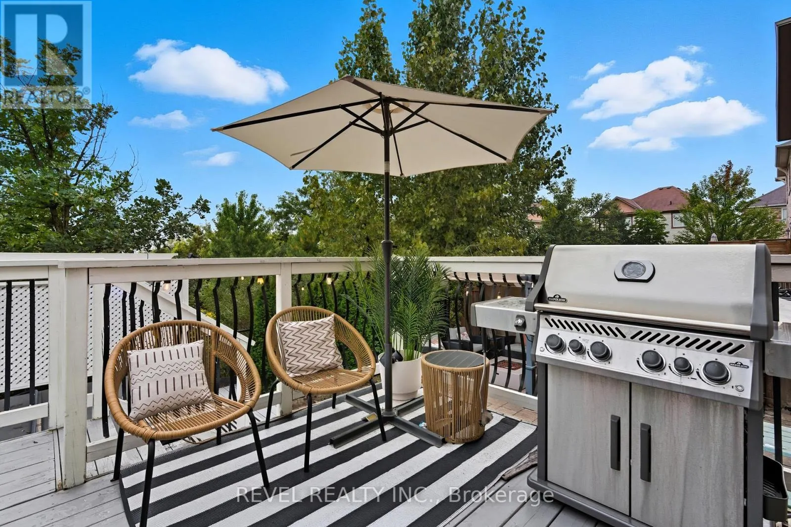 390 GOSFORD CRESCENT