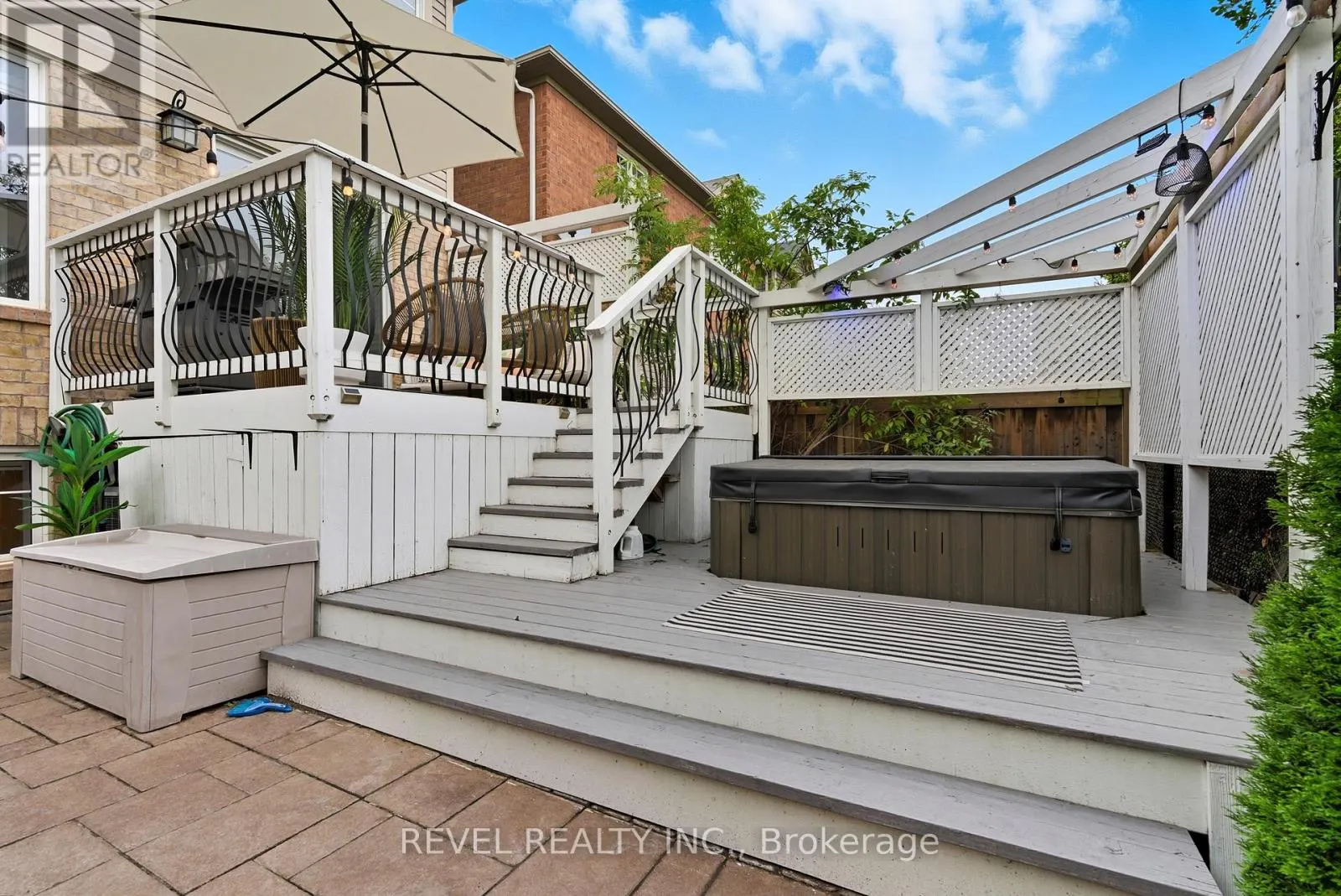 390 GOSFORD CRESCENT