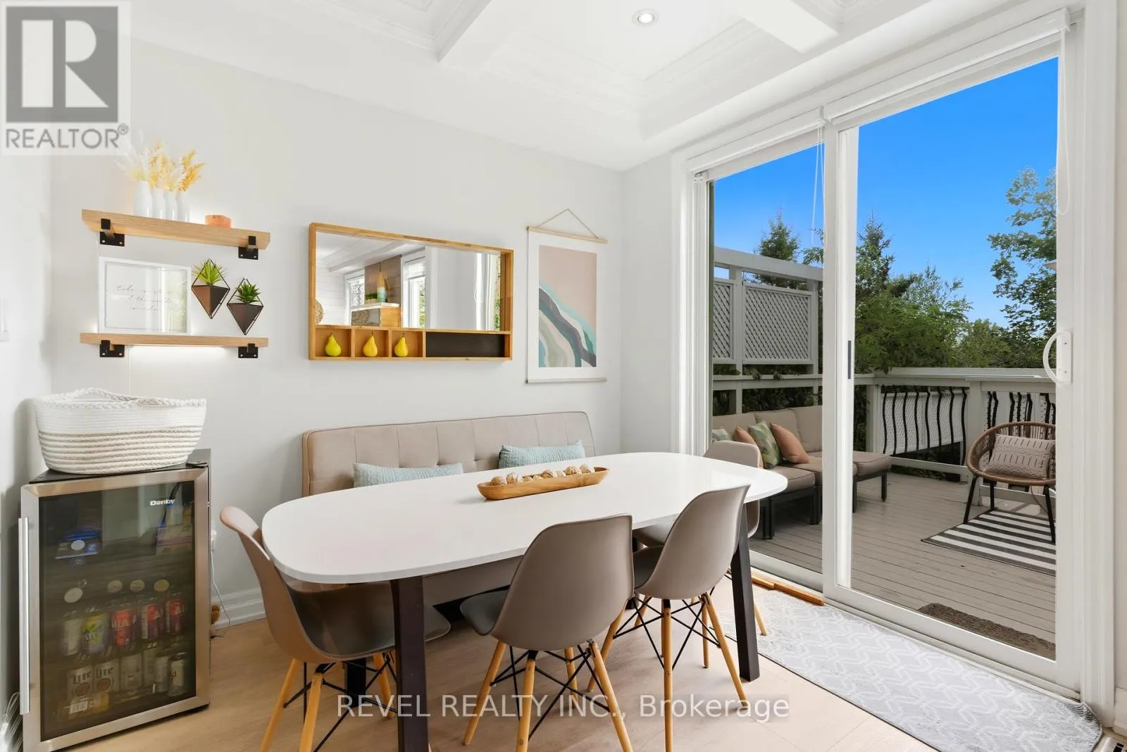 390 GOSFORD CRESCENT