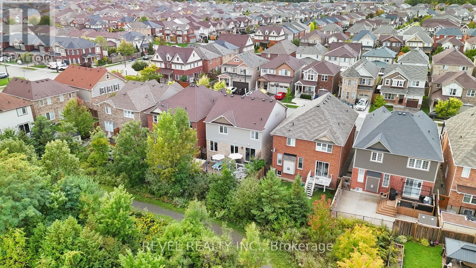 390 GOSFORD CRESCENT