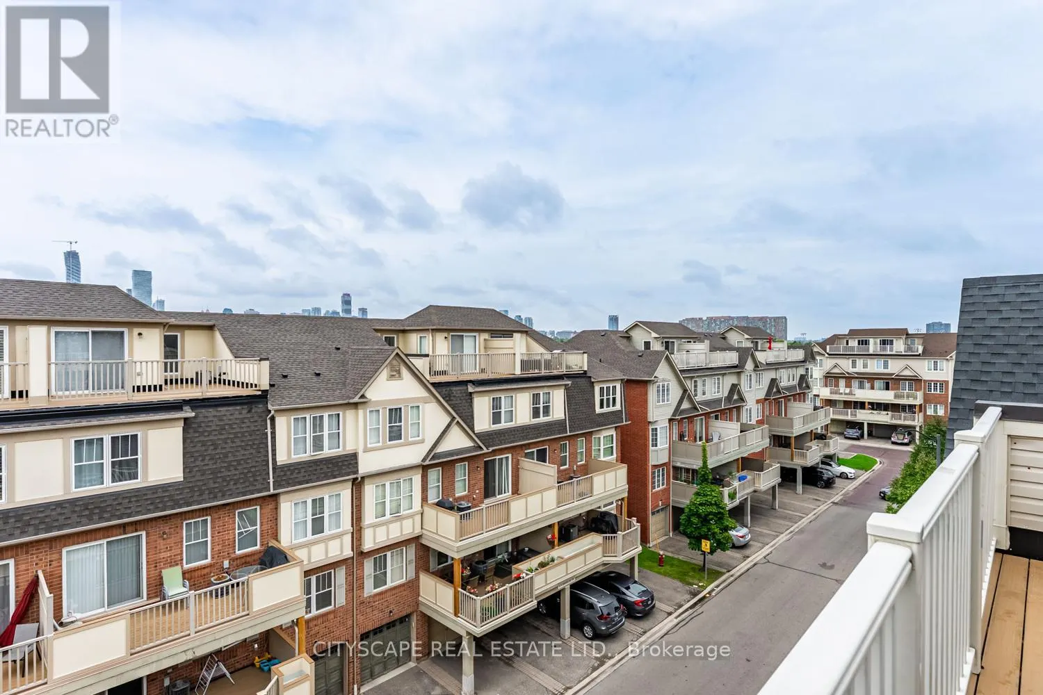 3 - 700 NEIGHBOURHOOD CIRCLE