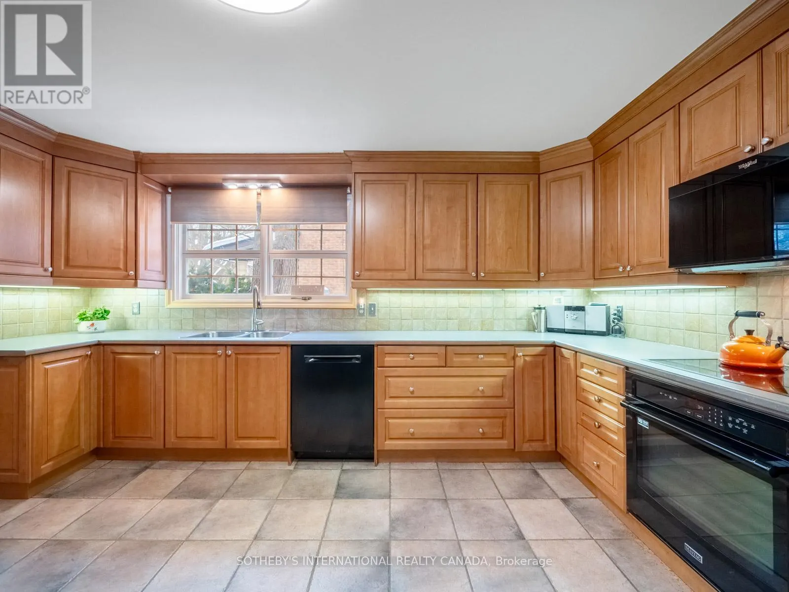 1601 CALUMET PLACE