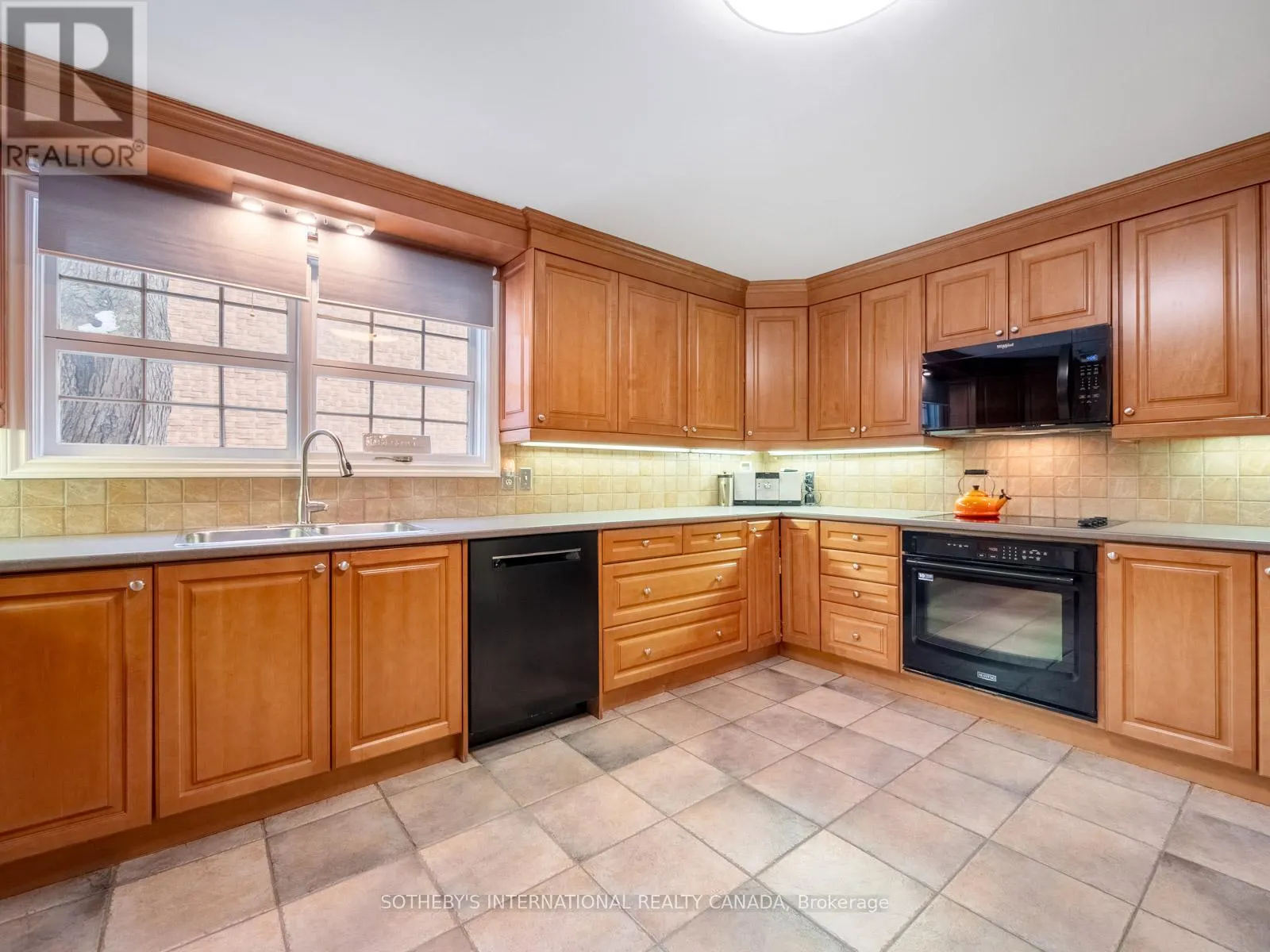 1601 CALUMET PLACE