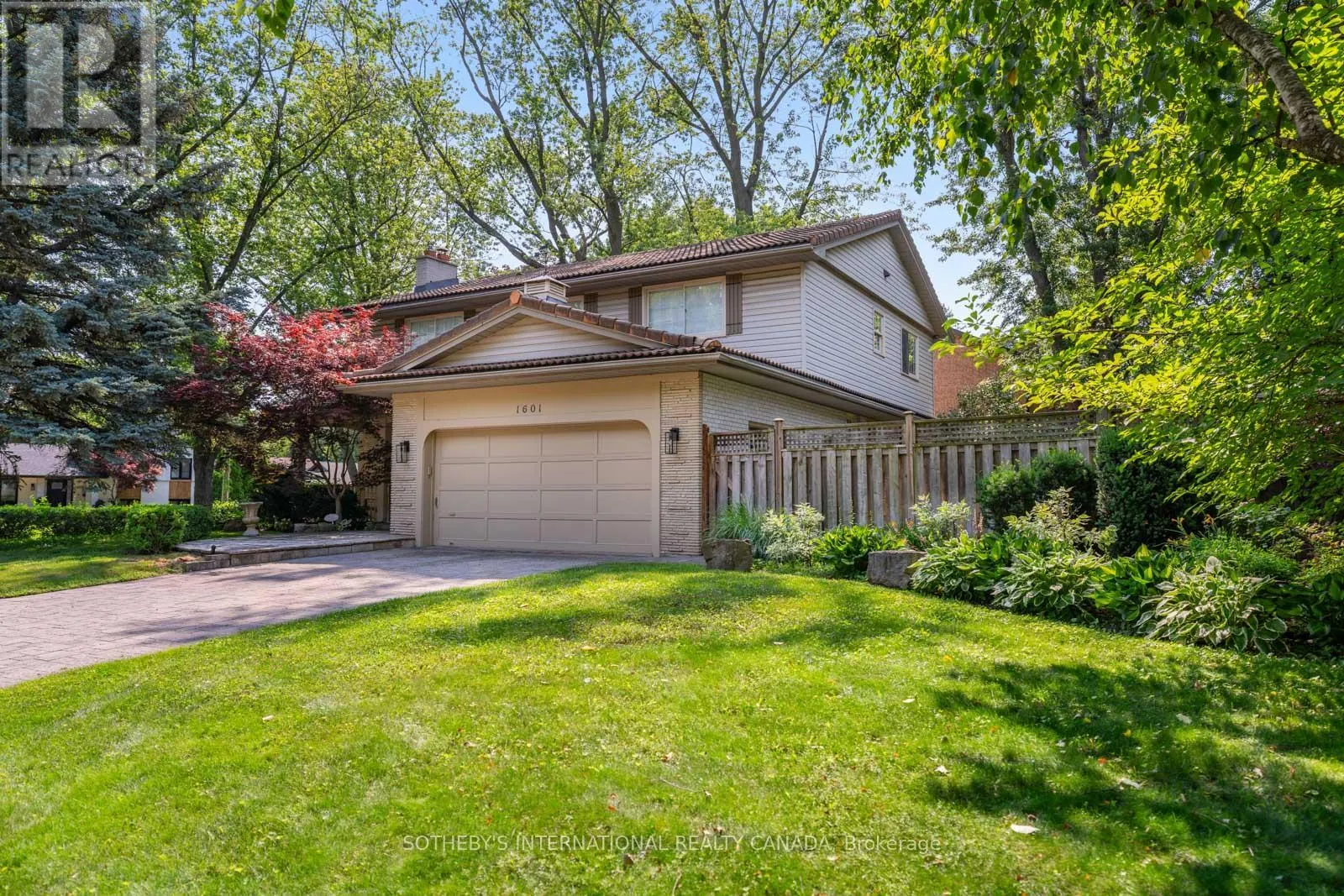 1601 CALUMET PLACE