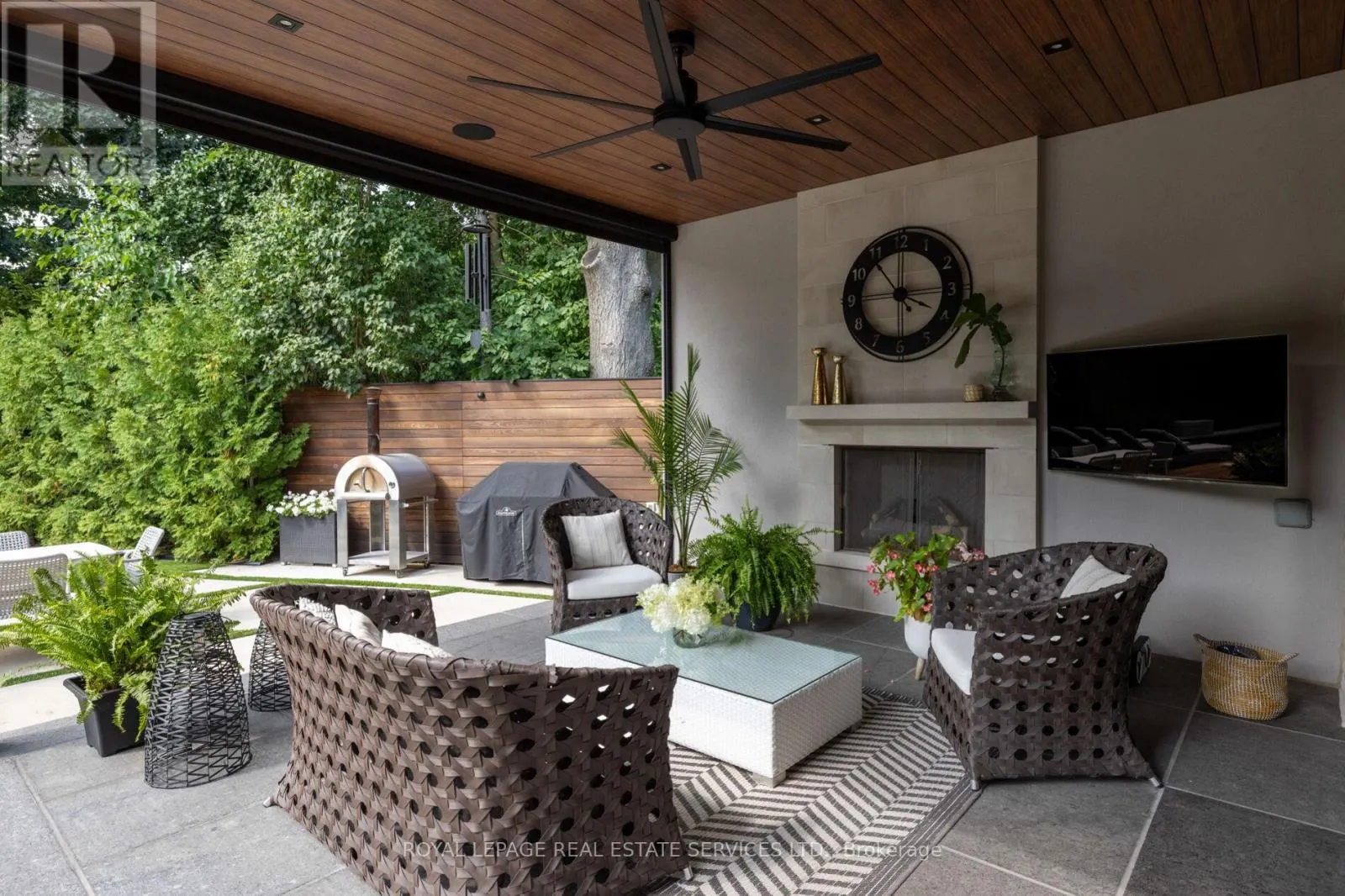 1471 ROGERSWOOD COURT