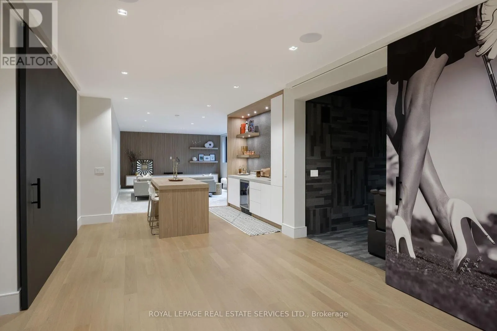 1471 ROGERSWOOD COURT