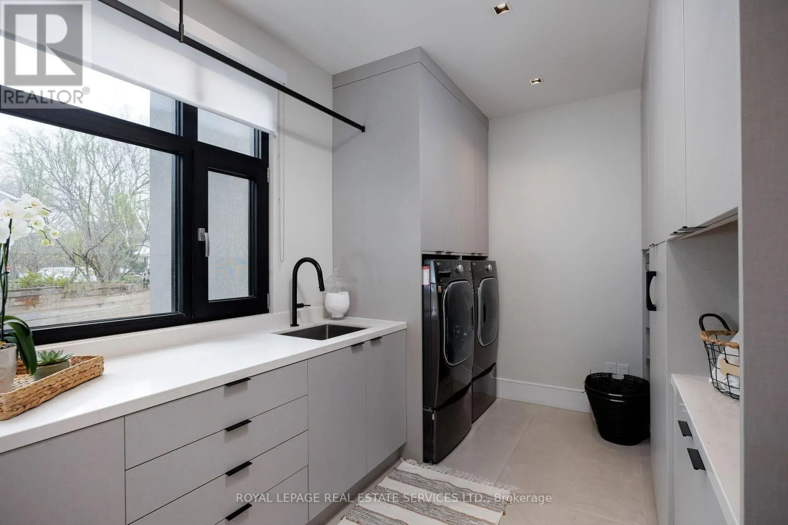 1471 ROGERSWOOD COURT