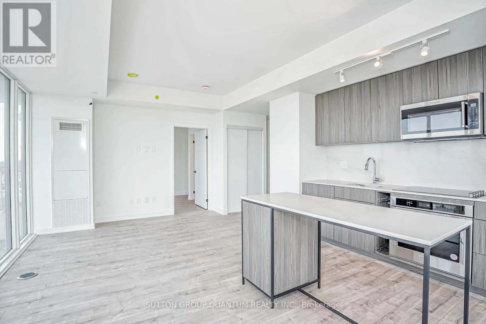 805 - 220 MISSINNIHE WAY