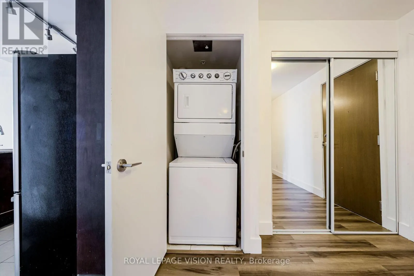2507 - 3985 GRAND PARK DRIVE