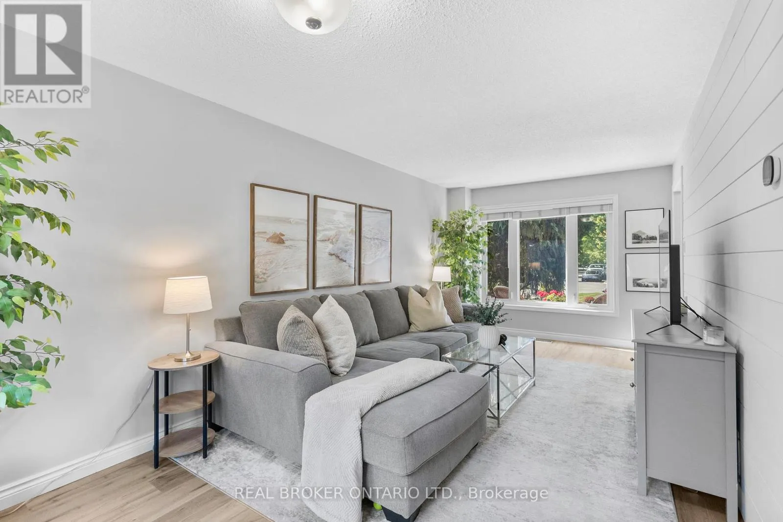 40 DAVIS CRESCENT