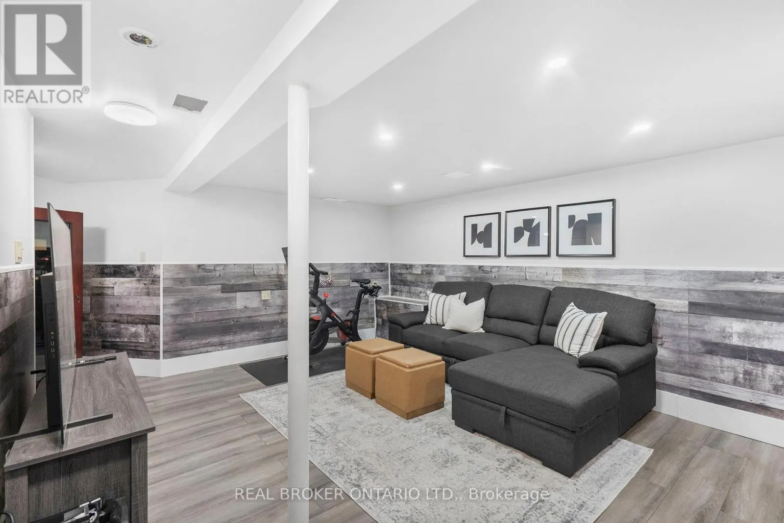 40 DAVIS CRESCENT