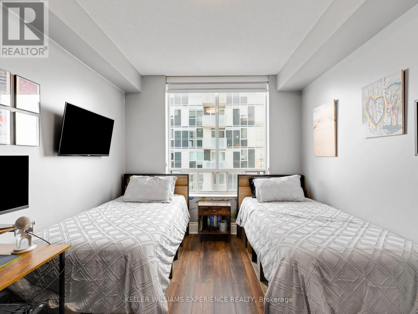 2315 - 5233 DUNDAS STREET W