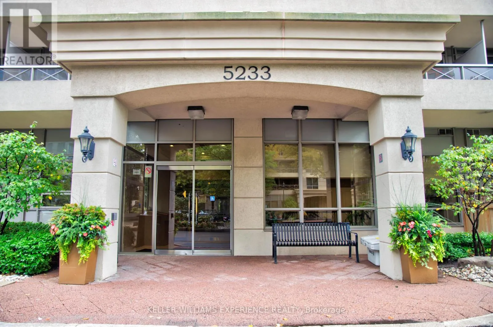 2315 - 5233 DUNDAS STREET W