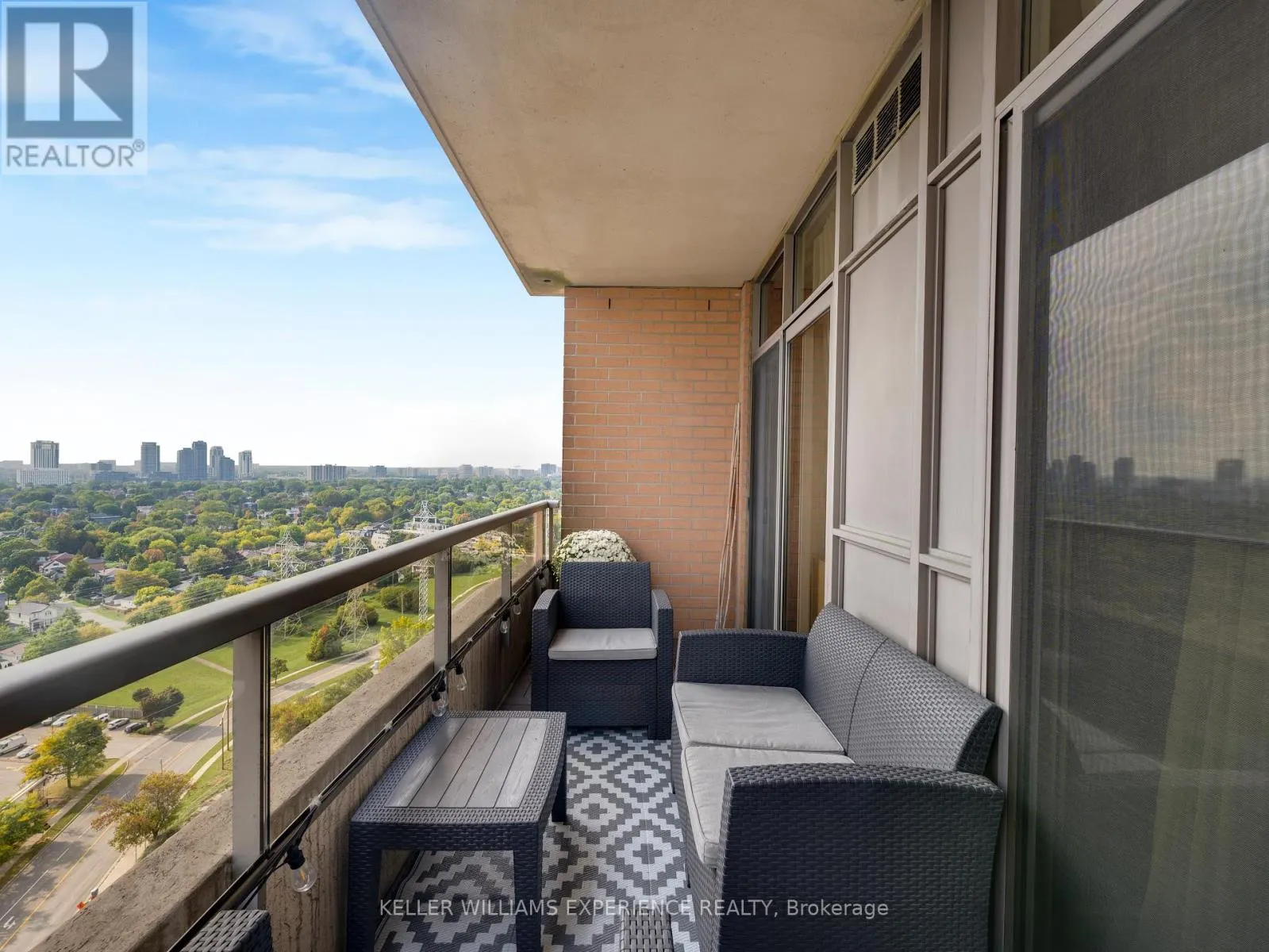 2315 - 5233 DUNDAS STREET W