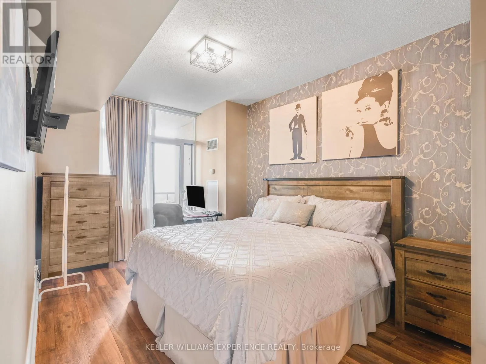 2315 - 5233 DUNDAS STREET W