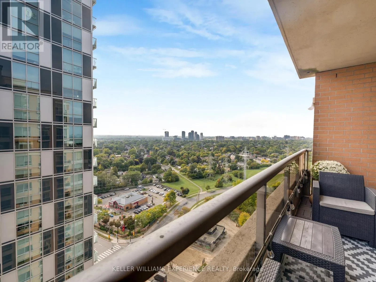 2315 - 5233 DUNDAS STREET W