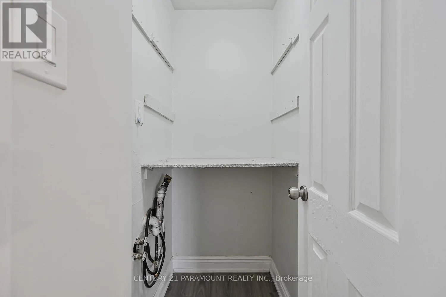 207 - 60 STEVENSON ROAD