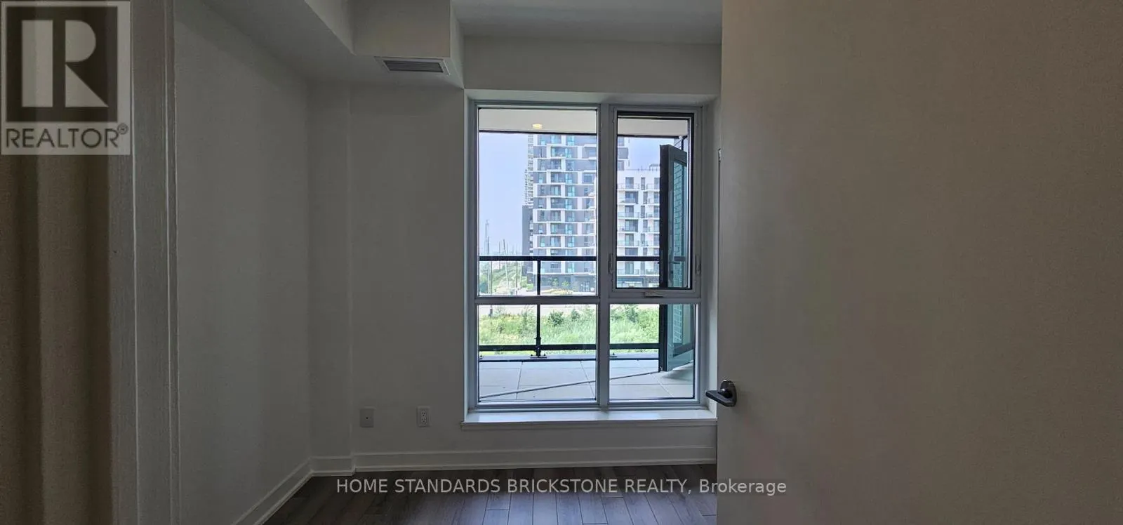 304 - 3079 TRAFALGAR ROAD