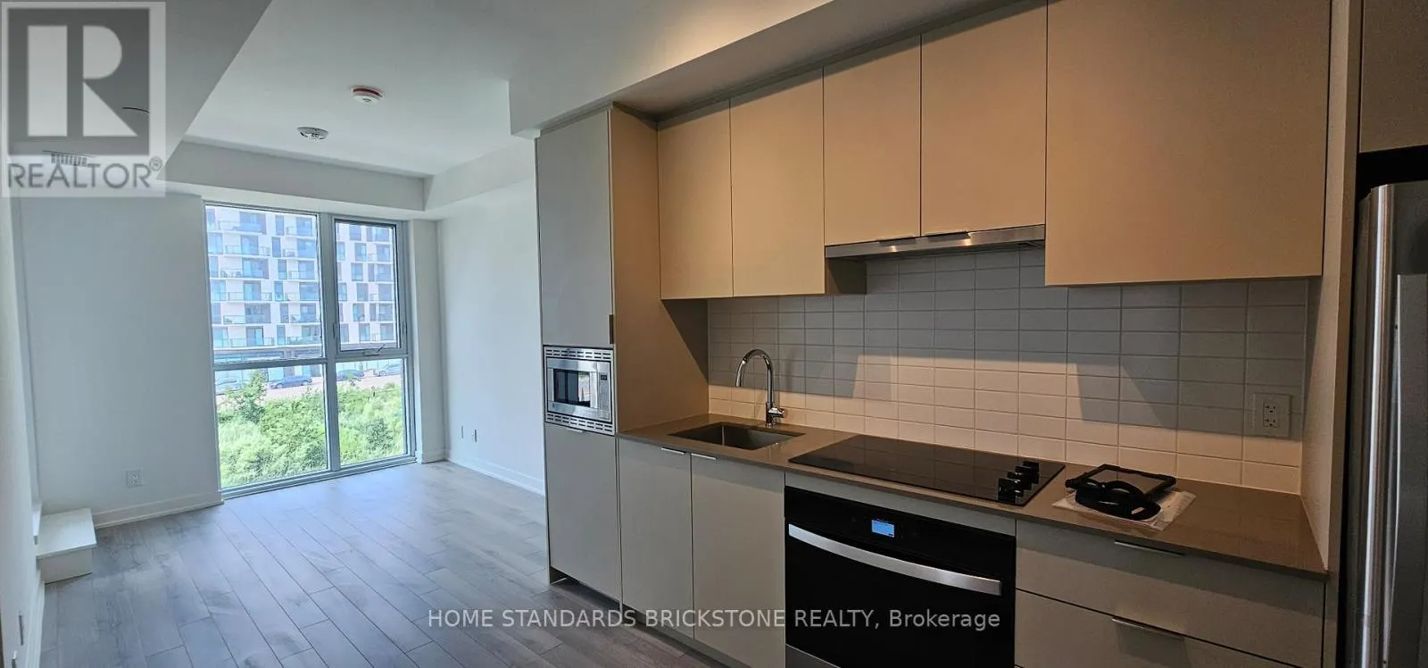 304 - 3079 TRAFALGAR ROAD
