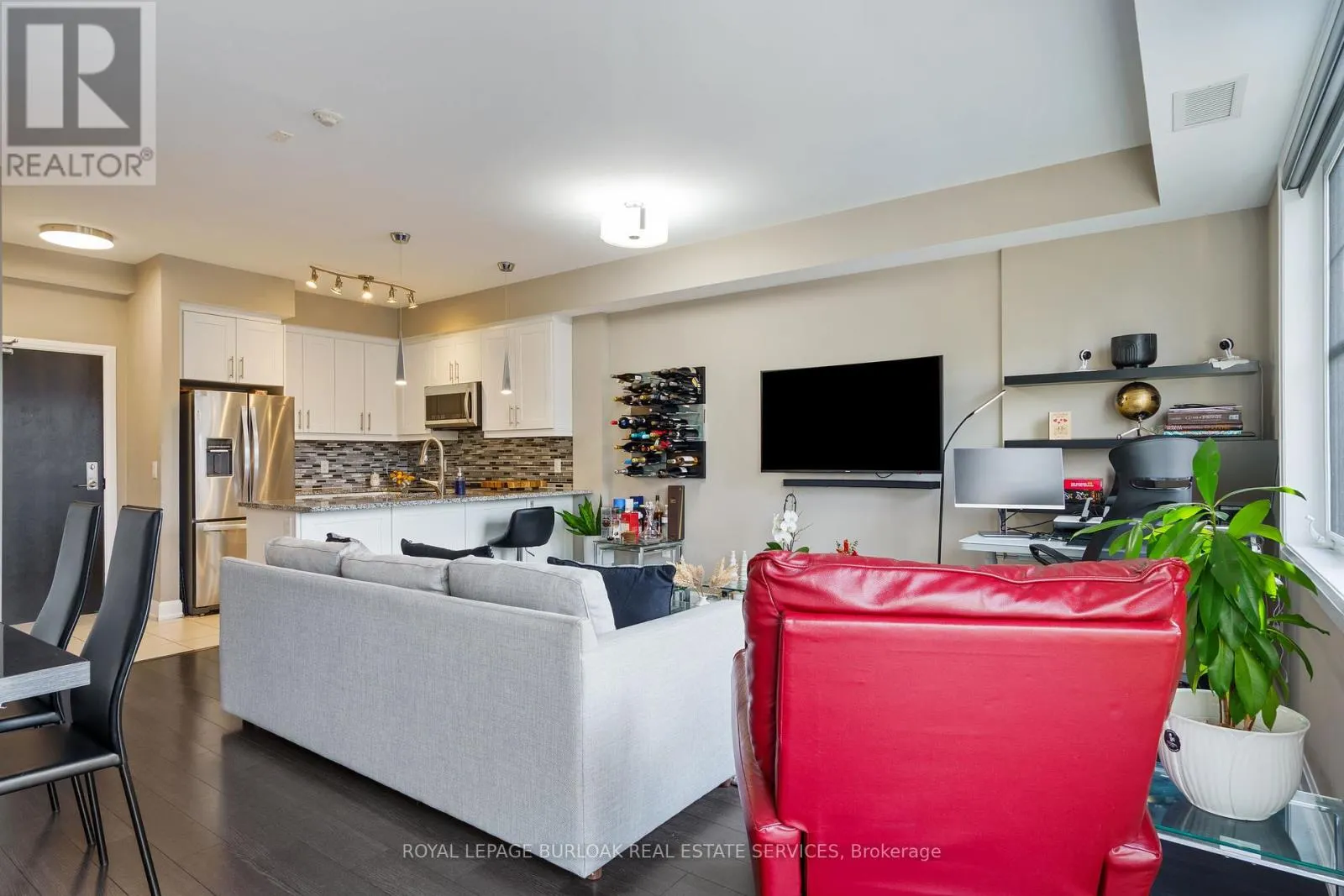 306 - 272 GEORGIAN DRIVE