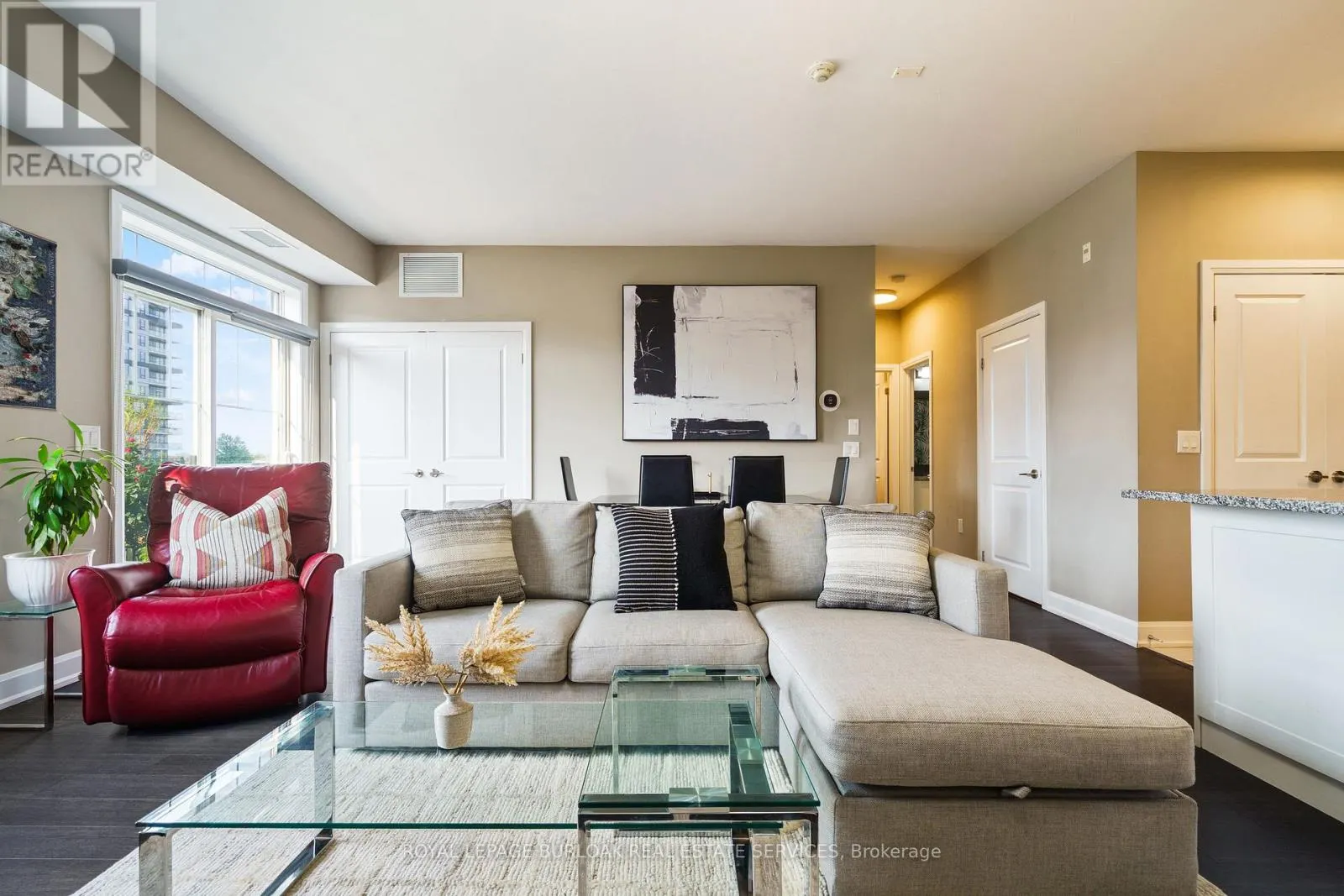306 - 272 GEORGIAN DRIVE