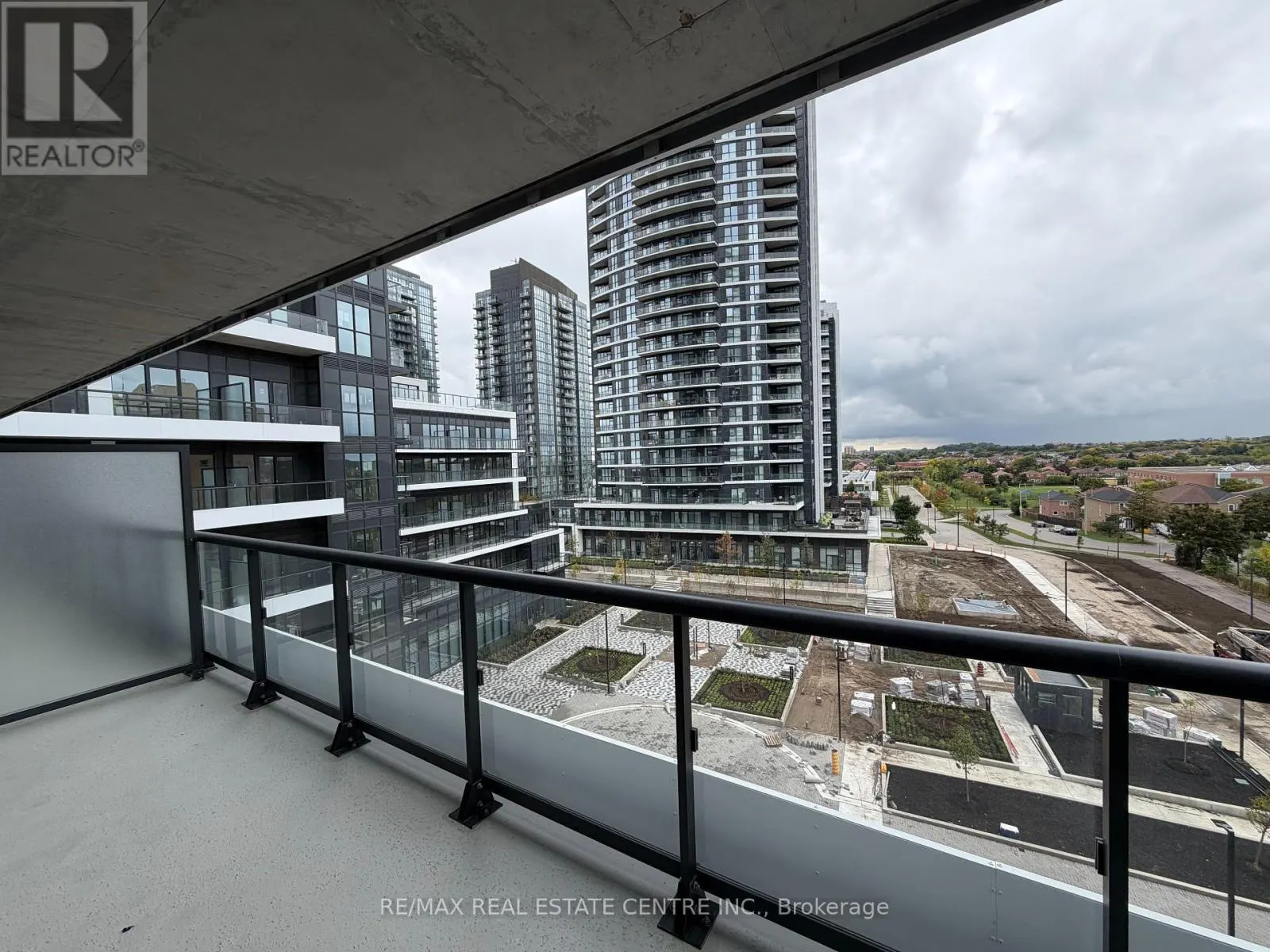 517 - 15 WATERGARDEN DRIVE
