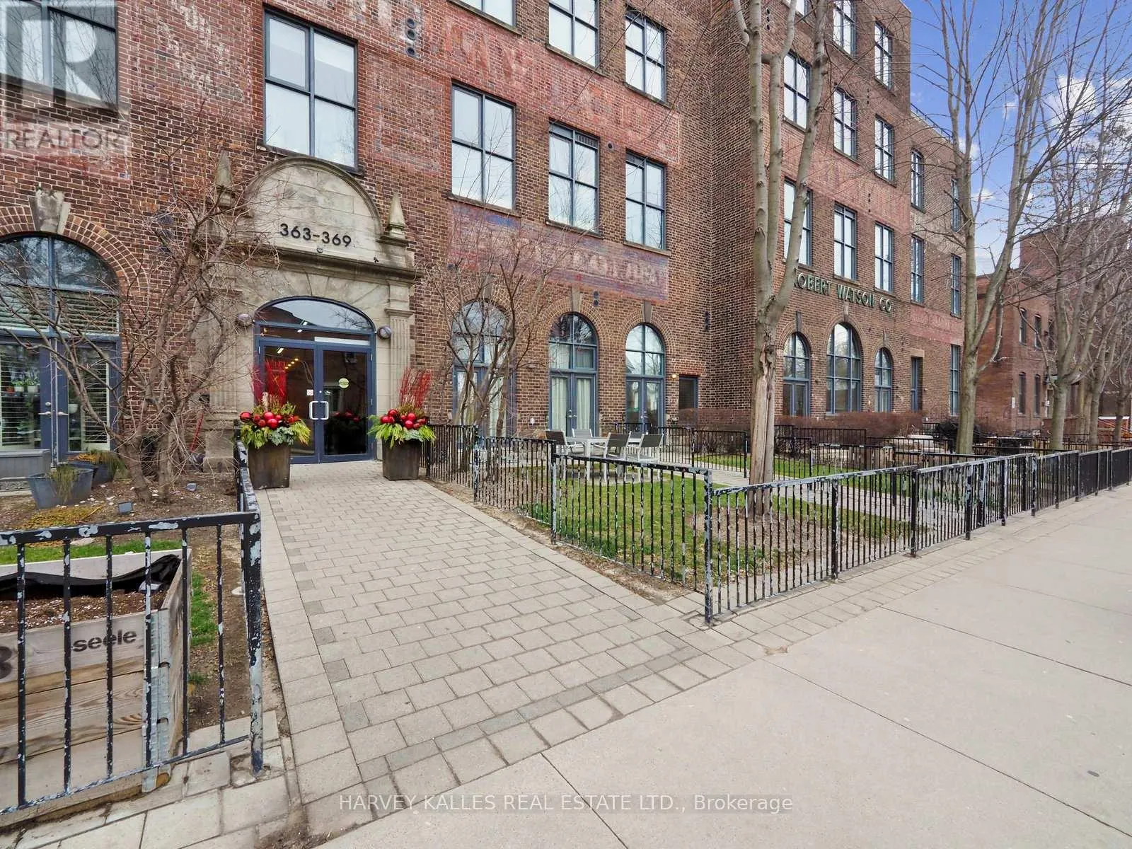 110 - 363 SORAUREN AVENUE