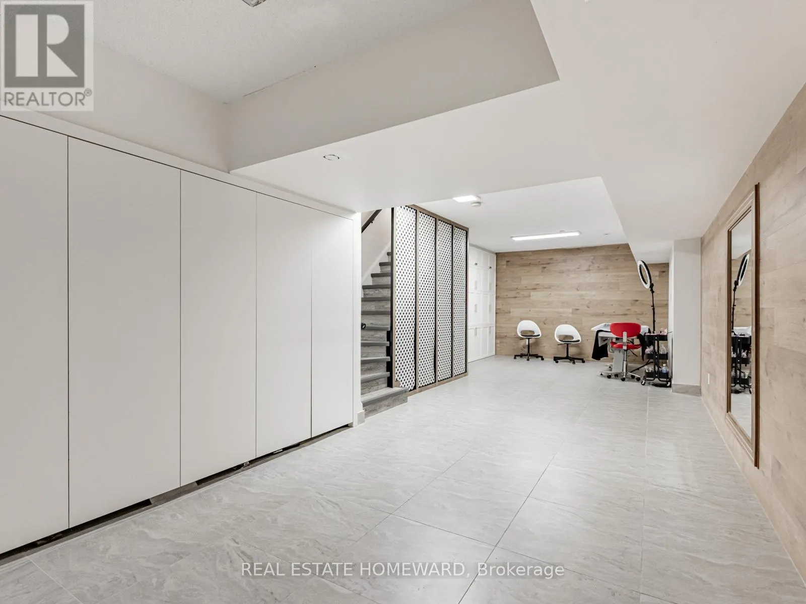 964A THE QUEENSWAY