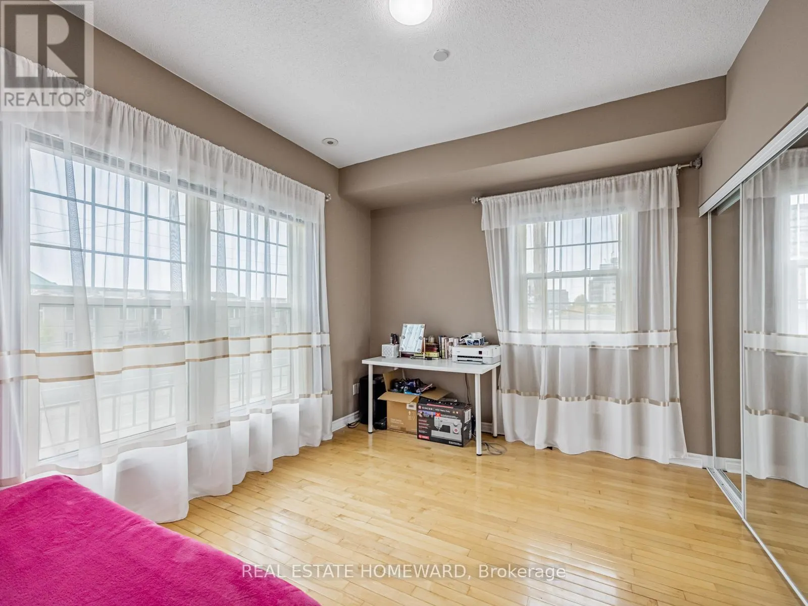 964A THE QUEENSWAY