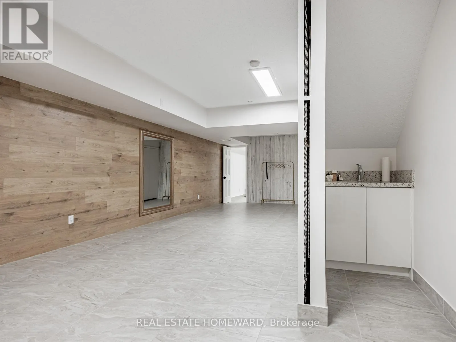 964A THE QUEENSWAY