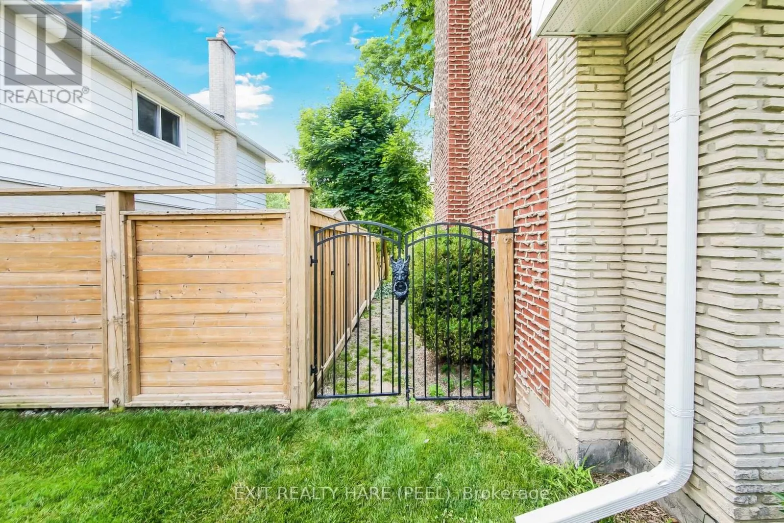 35 RIDGEHILL DRIVE