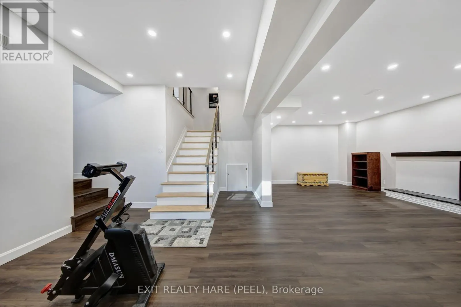 35 RIDGEHILL DRIVE