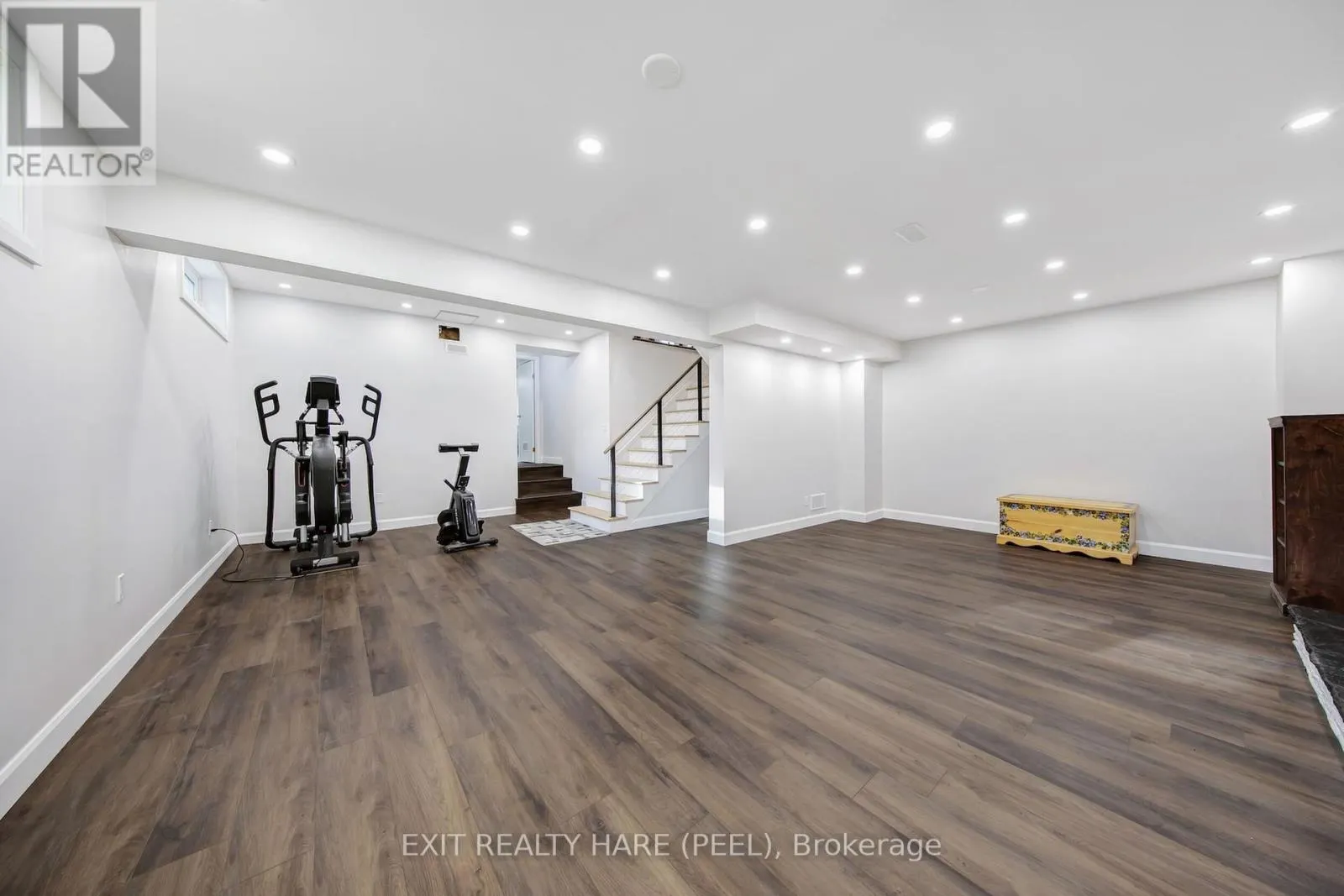 35 RIDGEHILL DRIVE