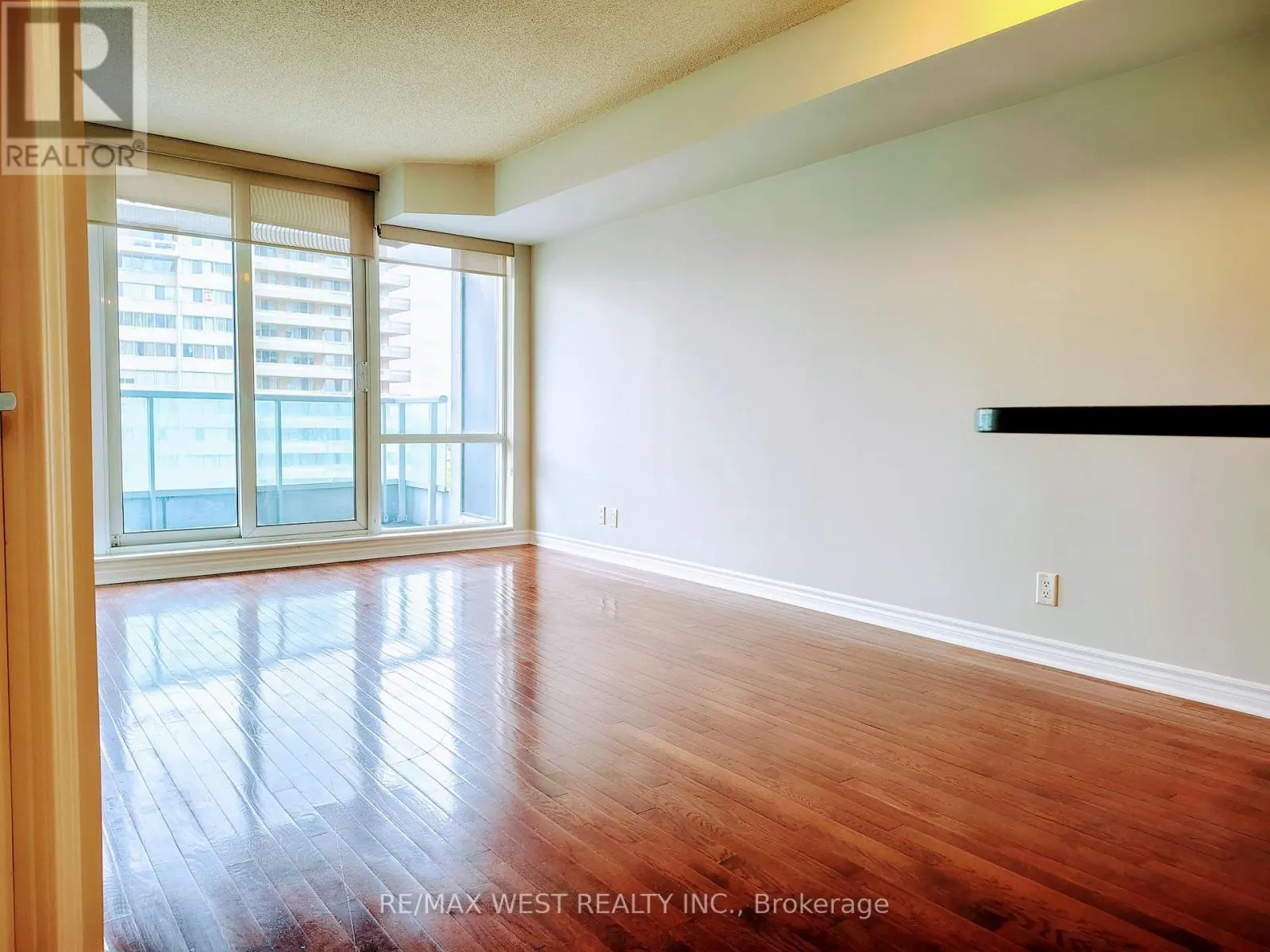 1301 - 1 ELM DRIVE W