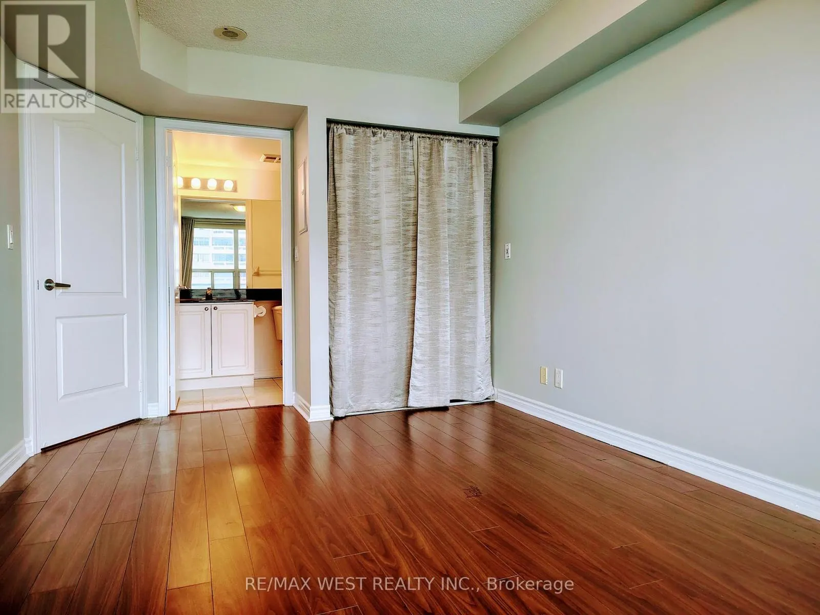 1301 - 1 ELM DRIVE W