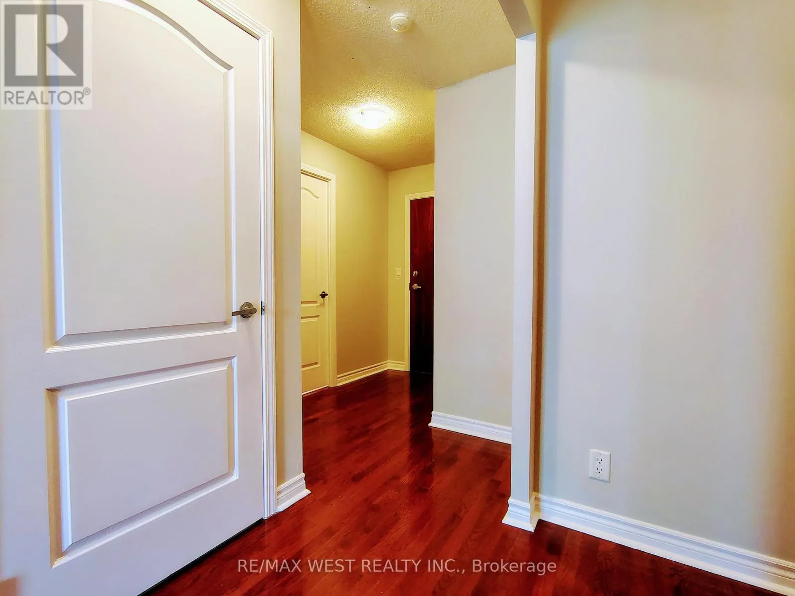 1301 - 1 ELM DRIVE W