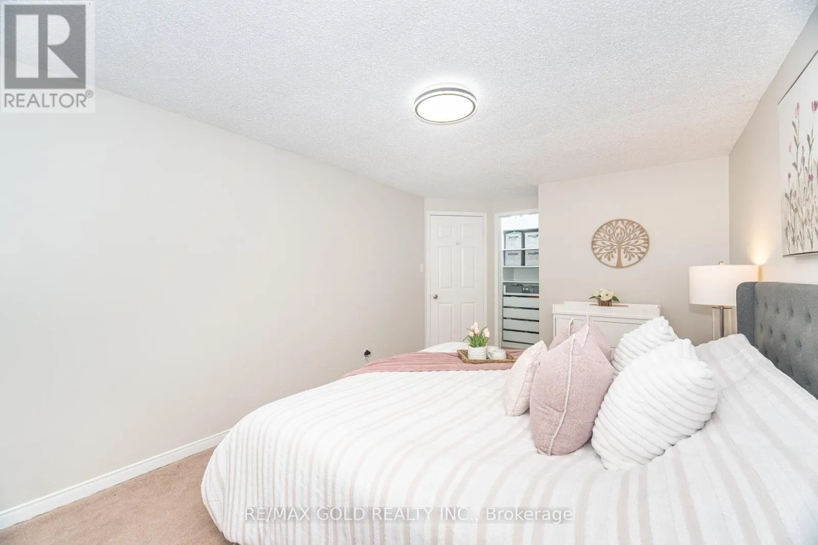 26 FLEMINGTON DRIVE