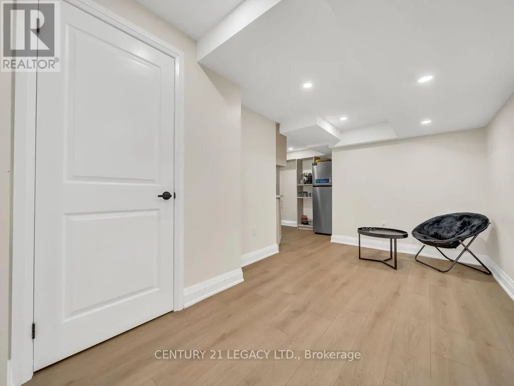 23 DUXBURY ROAD N