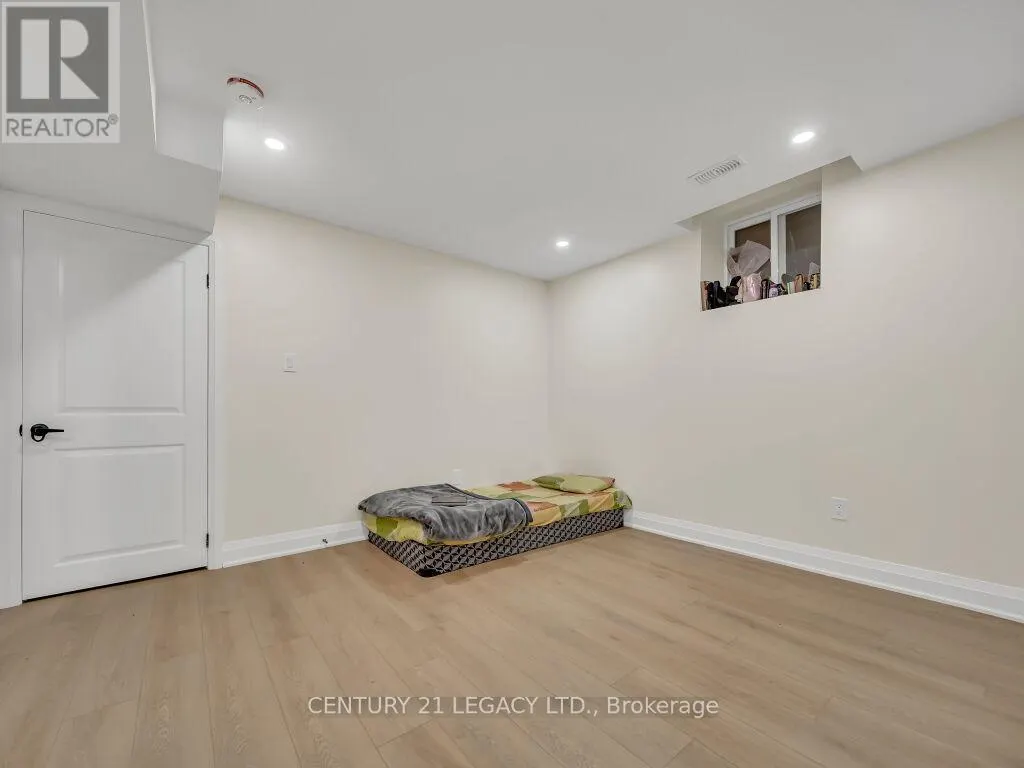 23 DUXBURY ROAD N