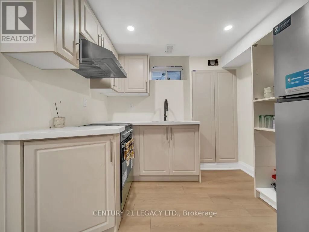 23 DUXBURY ROAD N