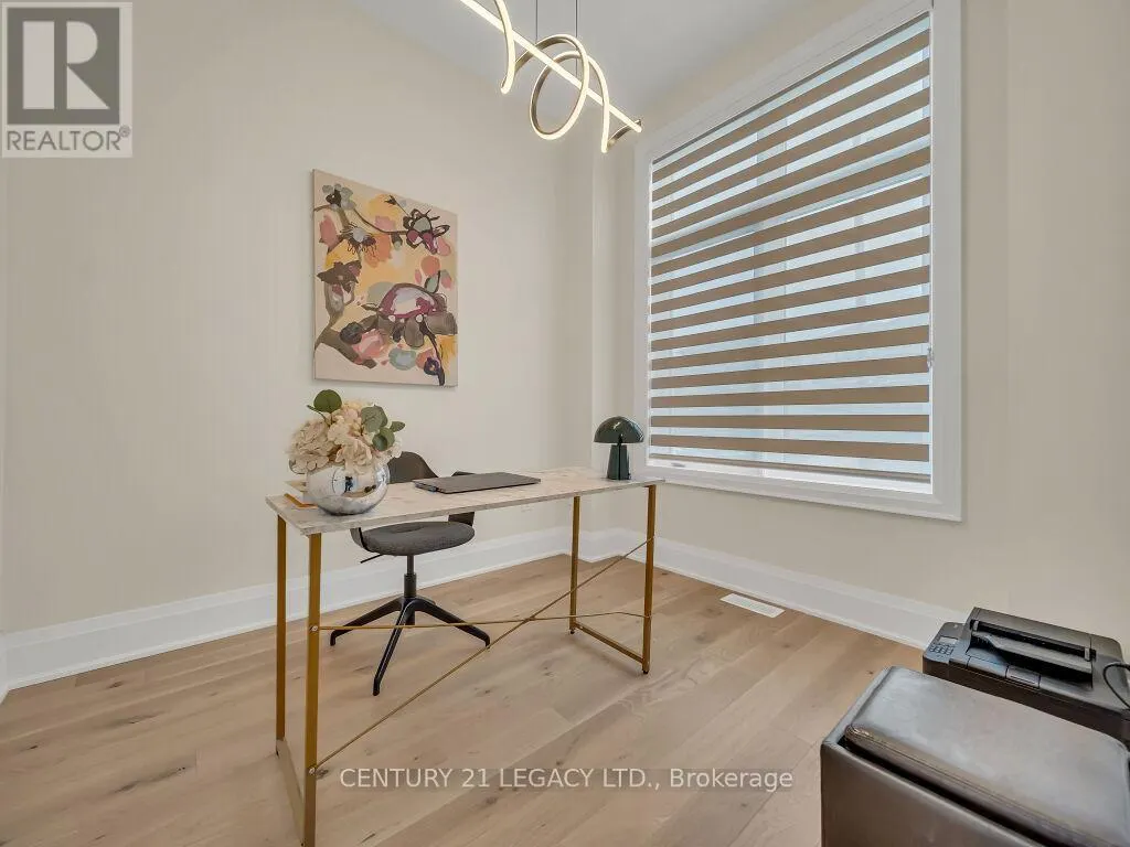23 DUXBURY ROAD N