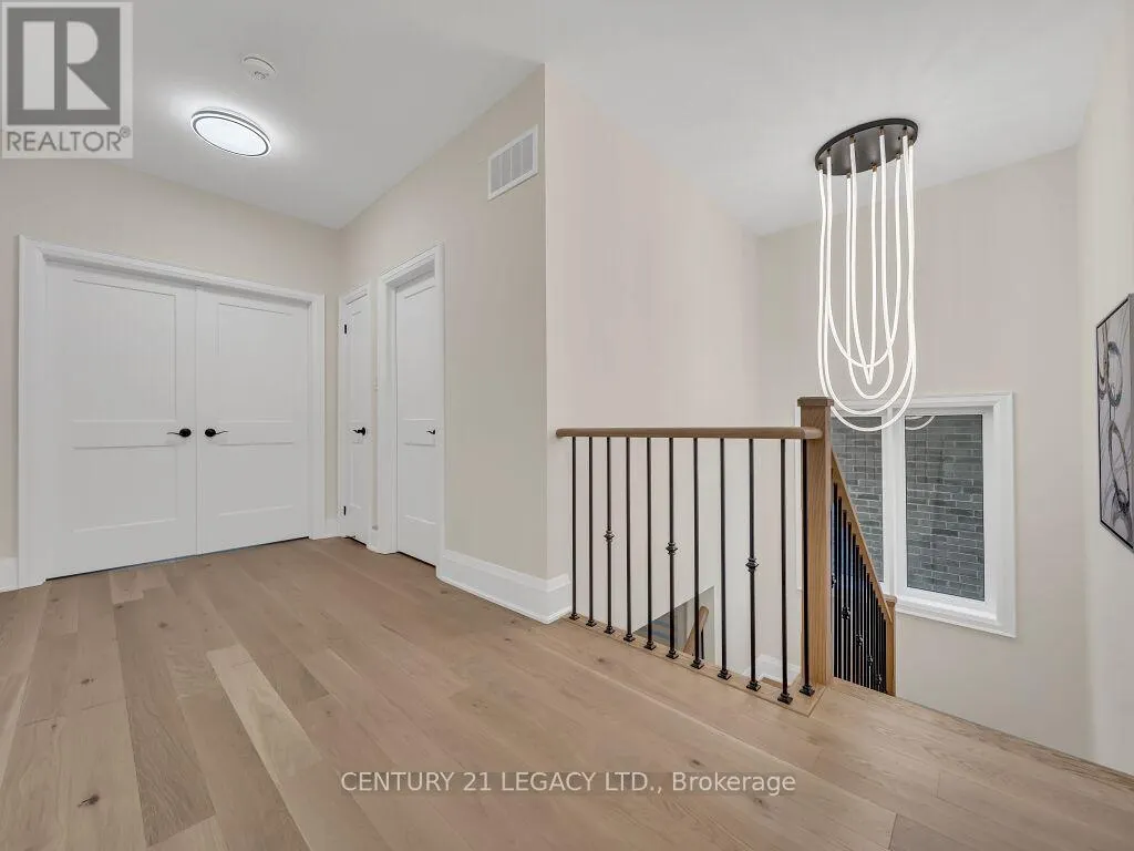 23 DUXBURY ROAD N