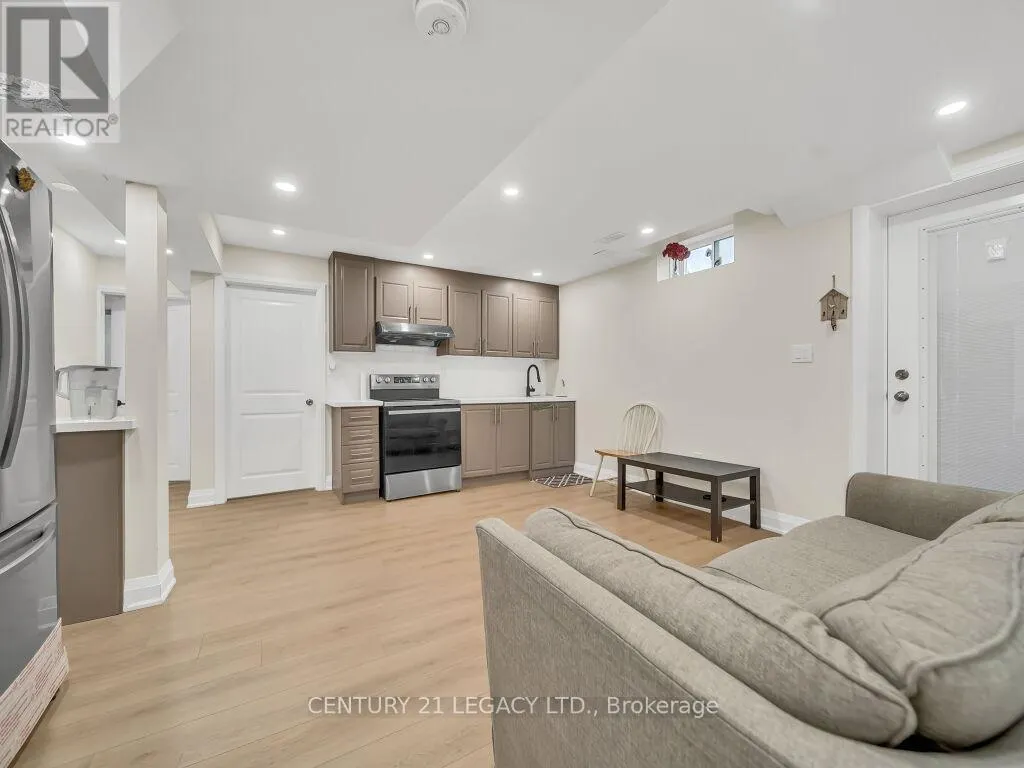 23 DUXBURY ROAD N