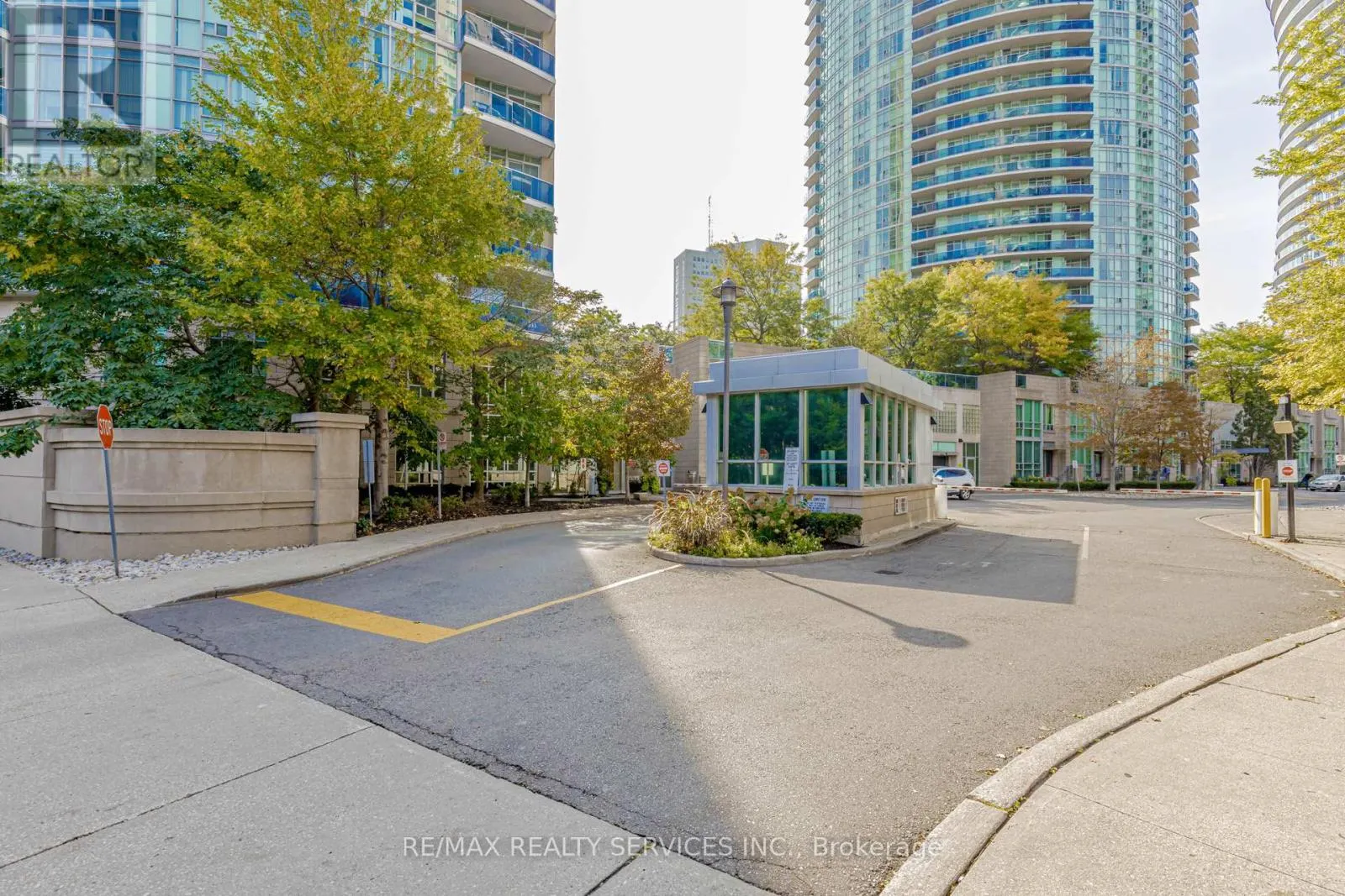 1203 - 90 ABSOLUTE AVENUE