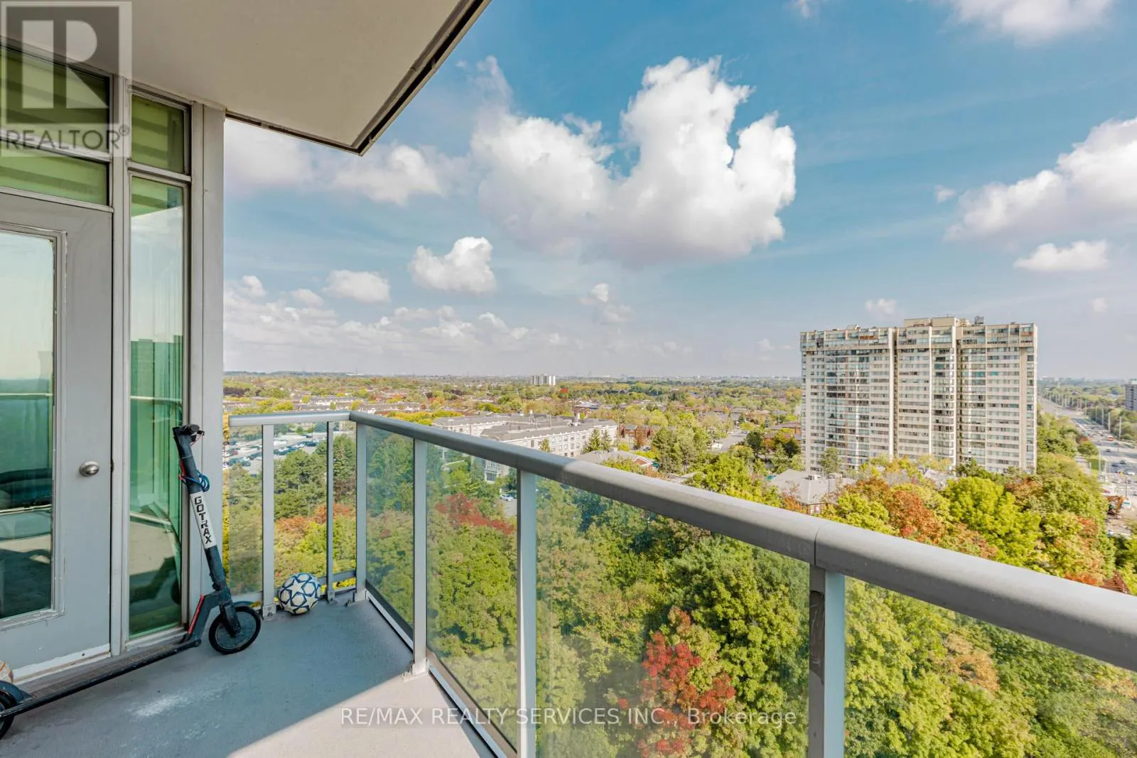 1203 - 90 ABSOLUTE AVENUE