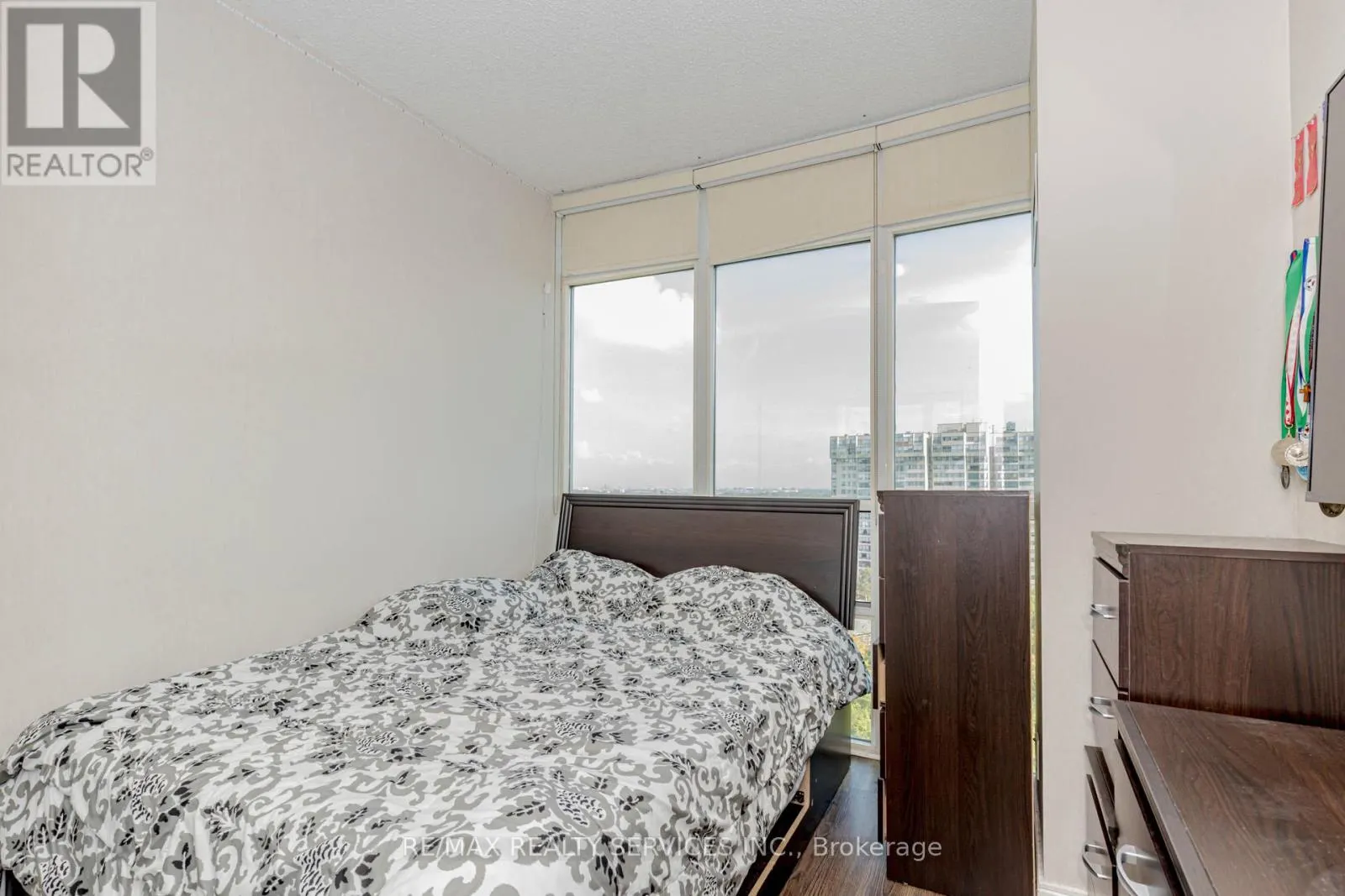 1203 - 90 ABSOLUTE AVENUE