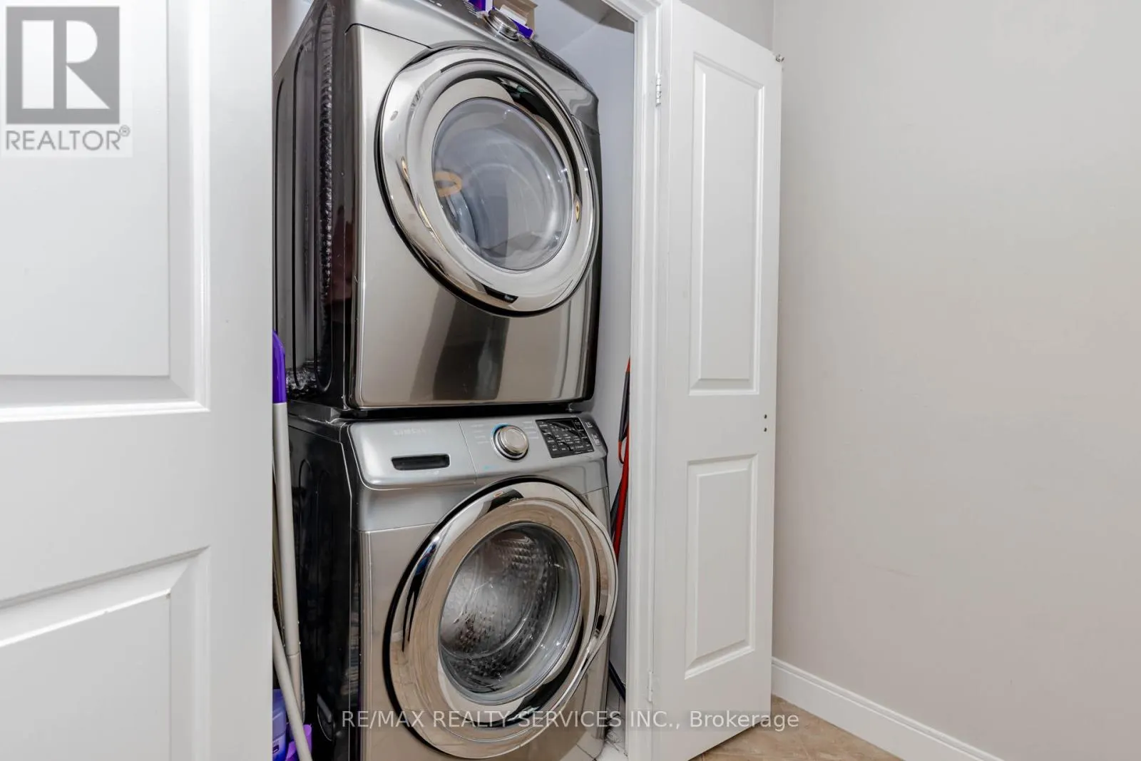 1203 - 90 ABSOLUTE AVENUE