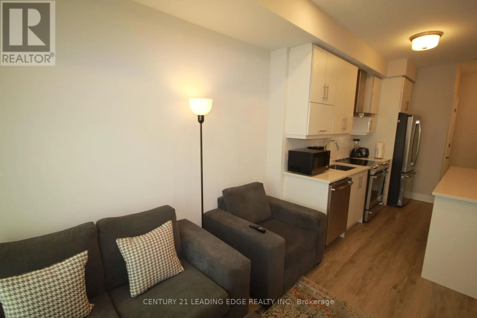 128 GROVEWOOD COMMON