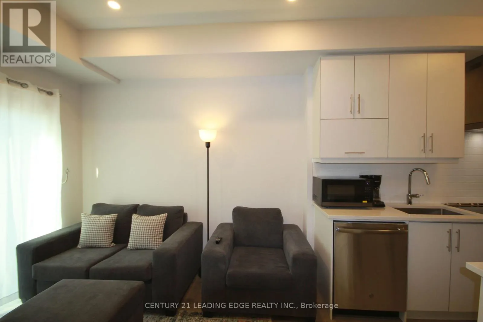 128 GROVEWOOD COMMON