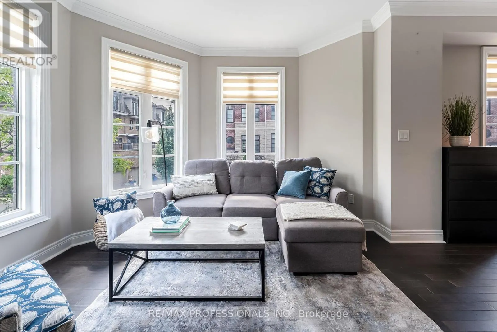1 - 1812 BURNHAMTHORPE ROAD E